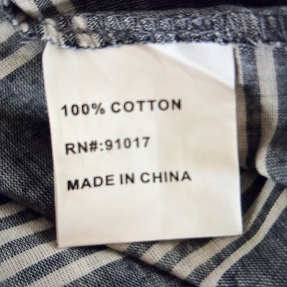 Solitaire Button Down Shirt Size Medium - image 4